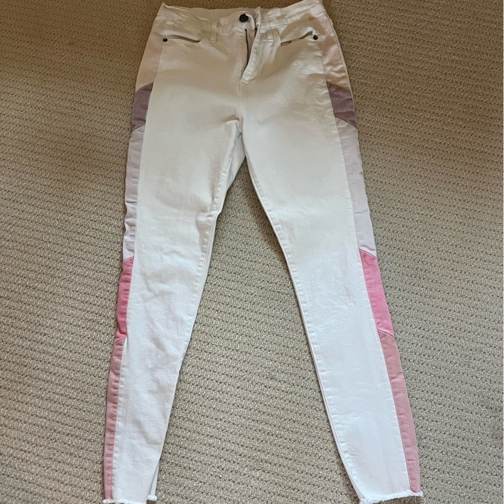 FRAME white denim jeans with pink detailing down the side of the leg size 29